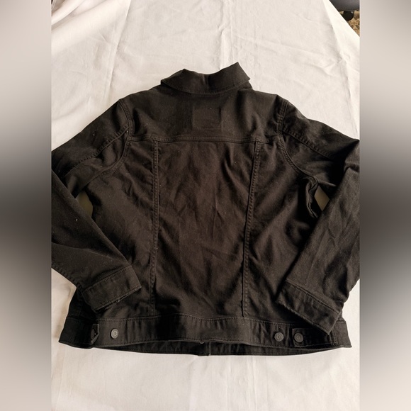 Levi's Wellthread Women’s Trucker Jacket in Wave Black Denim Size 1X - Picture 5 of 5